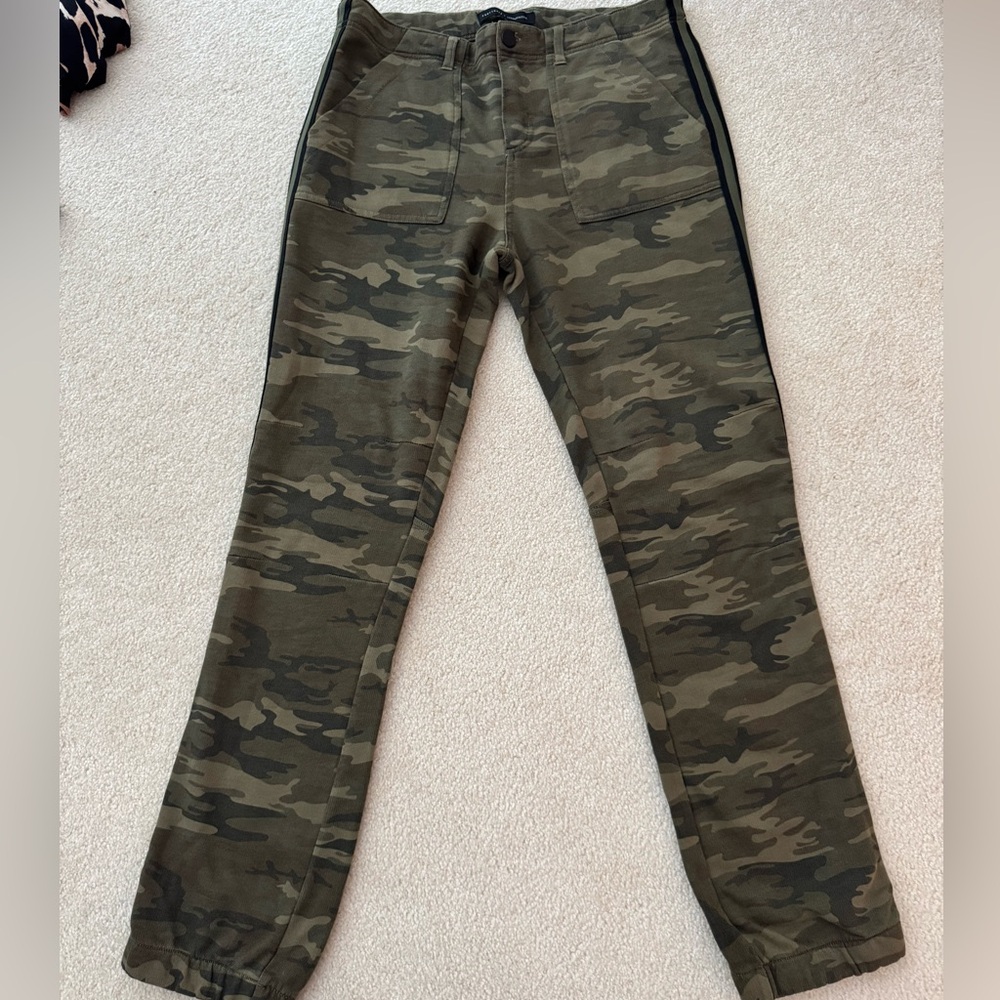 Sanctuary and anthropology size 28 sweatpants in camouflage